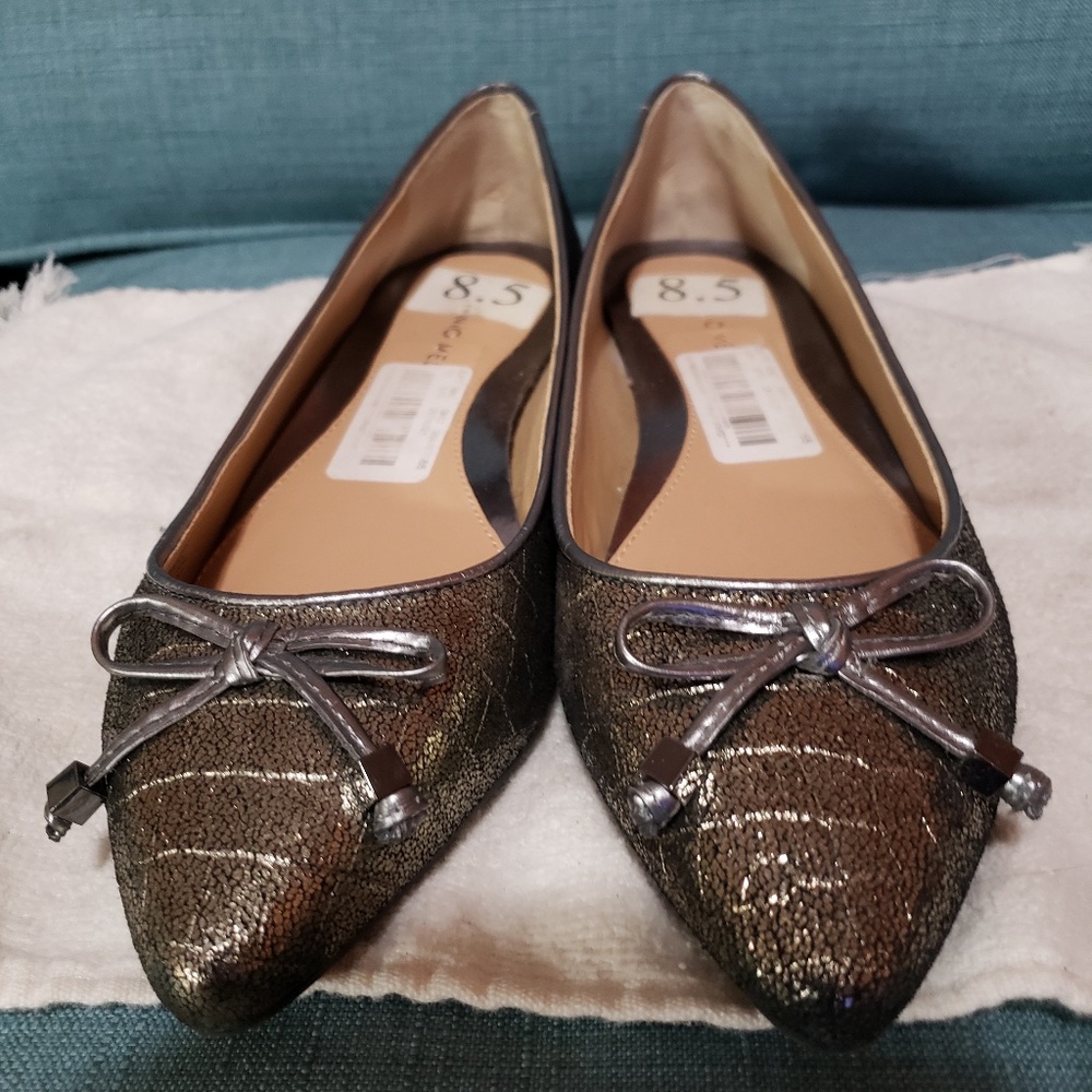 Metallic (gold/silver) Antonio Melanie Flats 8.5M with bow New
